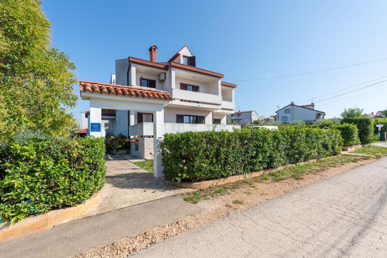Apartments Villa Falcon Funtana Exterior foto