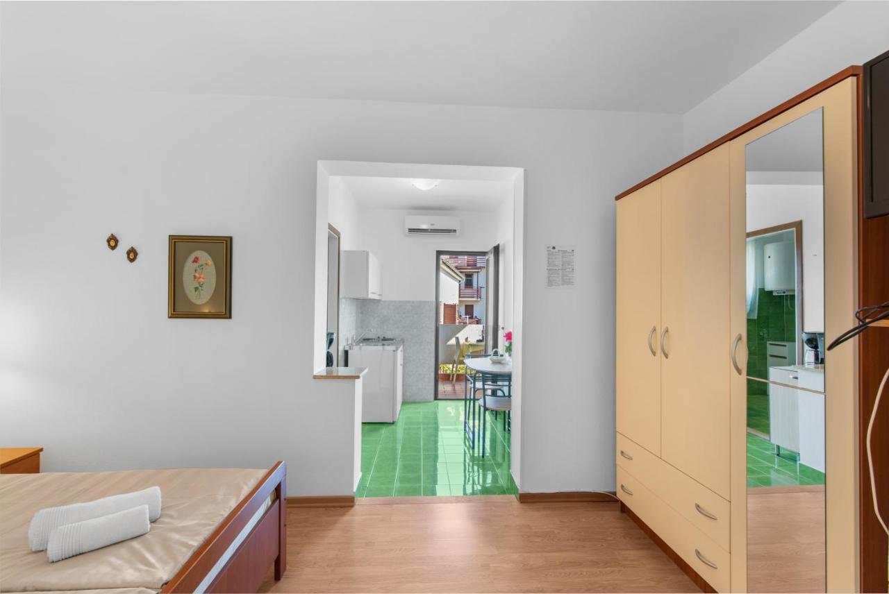 Apartments Villa Falcon Funtana Exterior foto